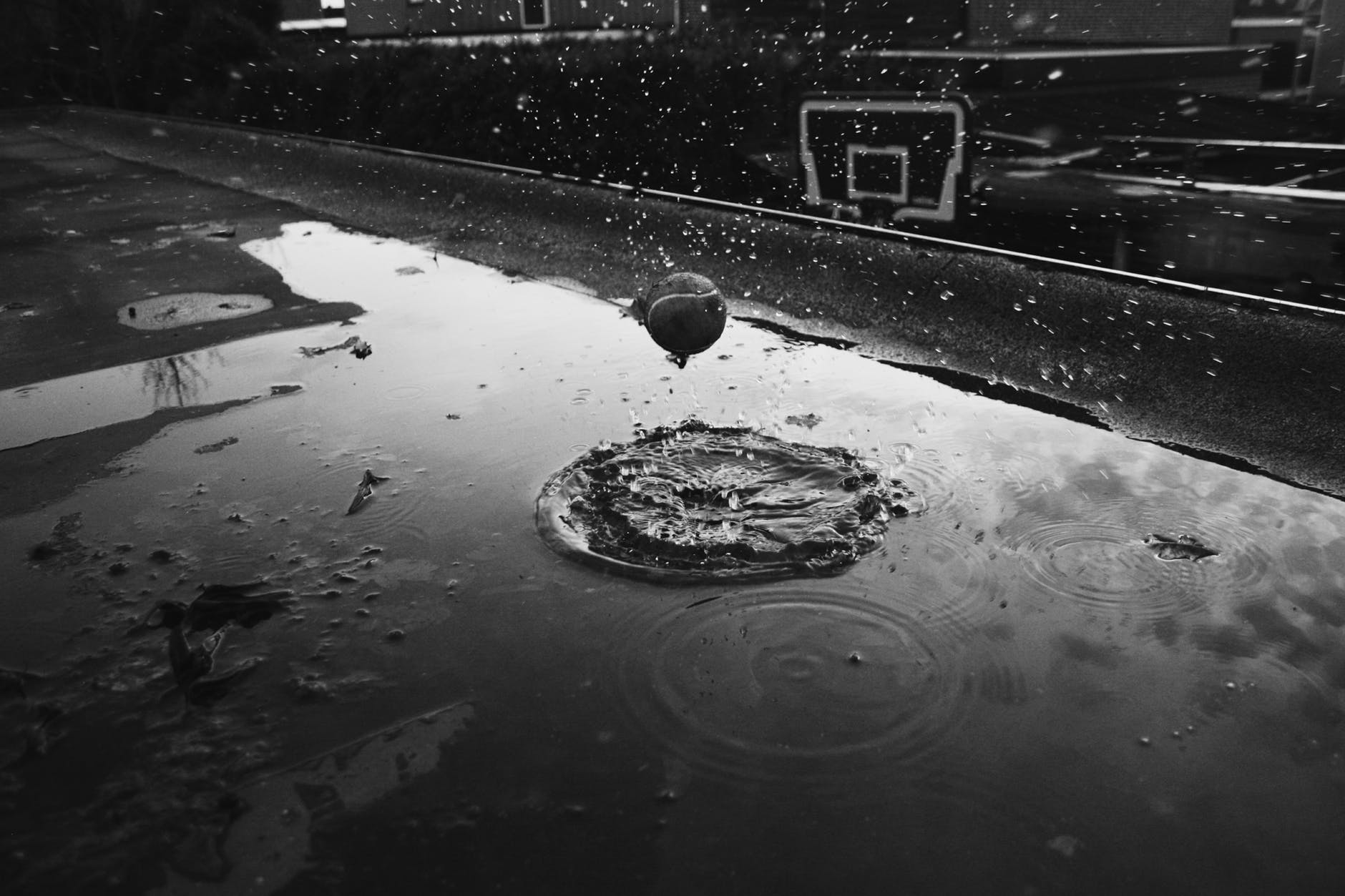 basketball black and white court dark